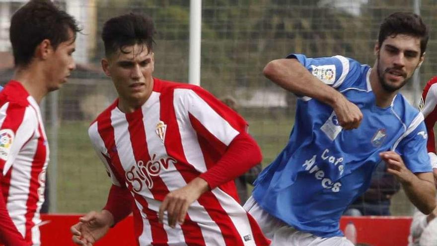 Cristian, durante un encuentro con el Sporting B.