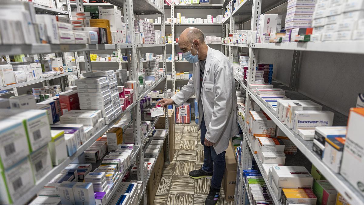 Almacén de medicamentos en una farmacia de Alicante