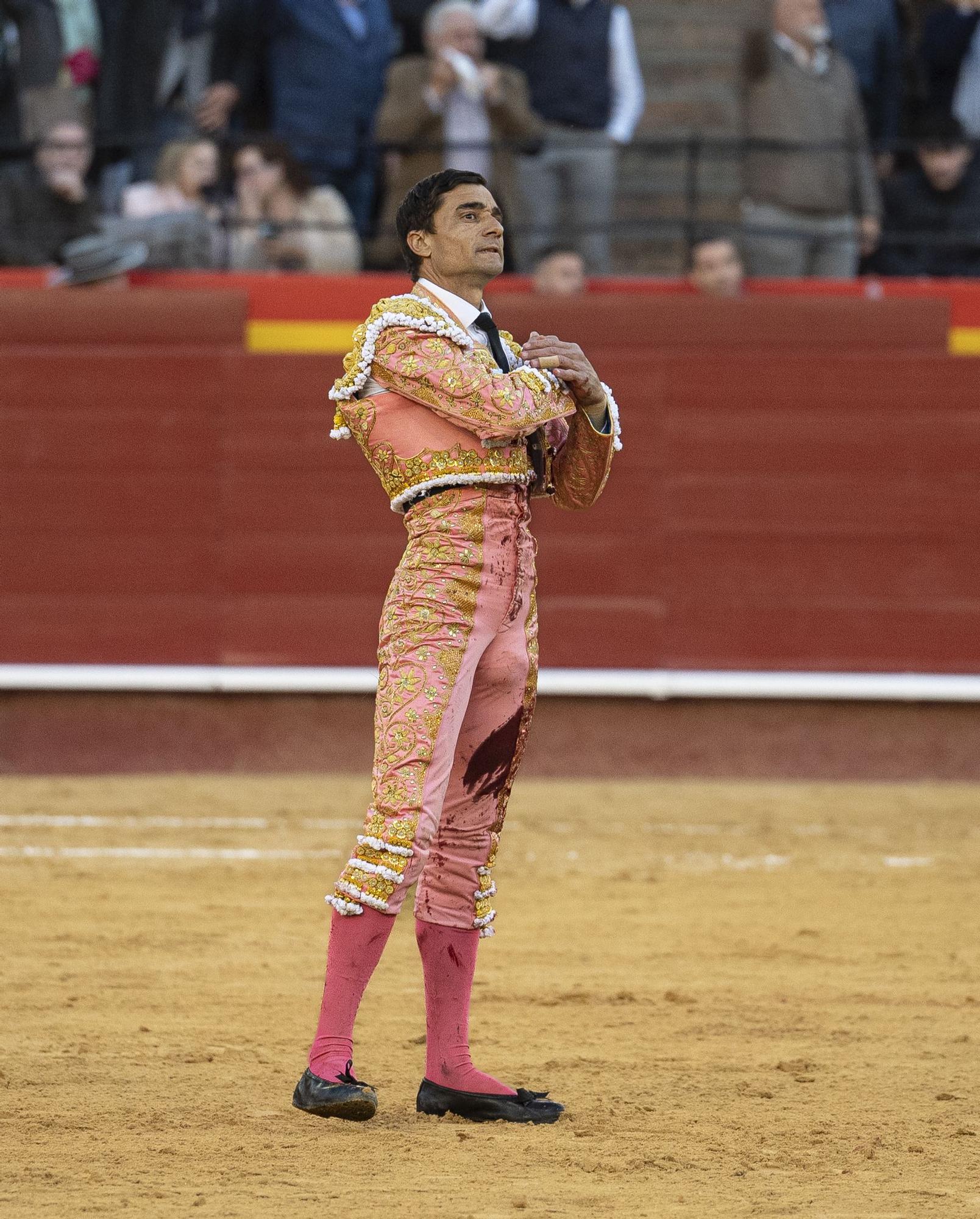 Paco Ureña y Francisco de Manuel pasea una oreja en la Feria de Fallas