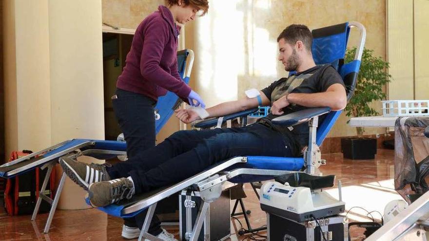 Donación de sangre de los jóvenes universitarios del Campus