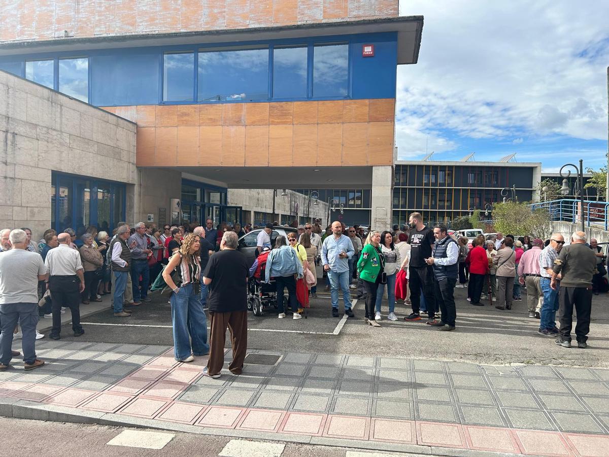 EN IMÁGENES: Concentración de protesta en Siero por la falta de médicos ...