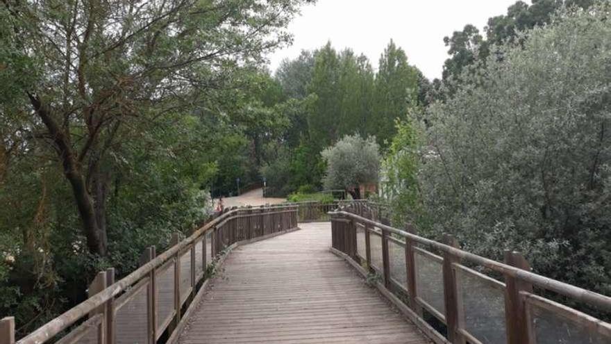 Acceso a la zona verde del Prado de las Pavas en Benavente.