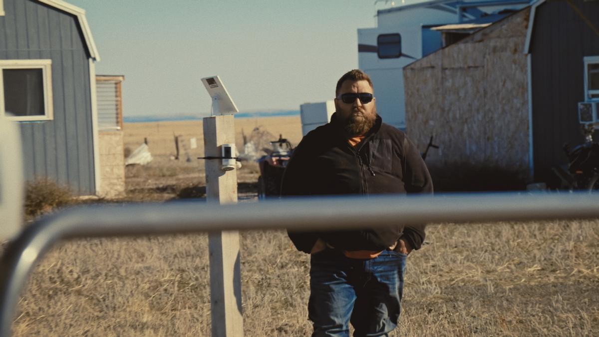 Josh Alpshaw, dueño de la verja de la discordia en 'Vecinos'