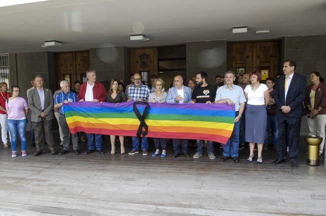 MINUTO DE SILENCIO FALLECIDOS PUB GAY ORLANDO EEUU