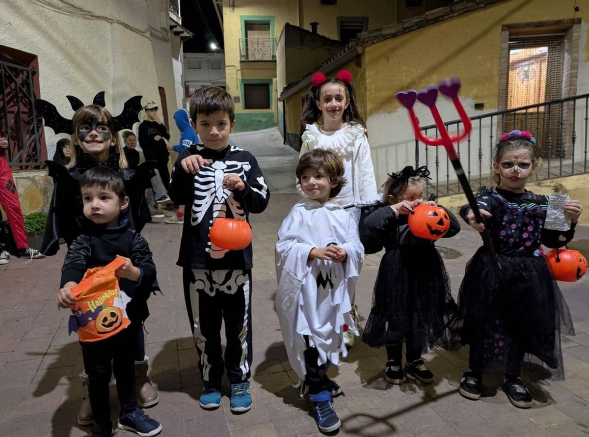 Los niños disfrazados de Vistabella disfrutaron de juegos y música. | SERVICIO ESPECIAL