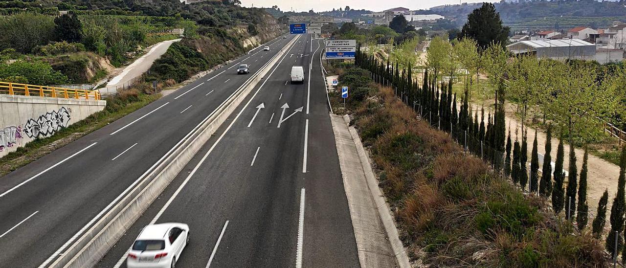 La CV-60, en forma de autovía de cuatro carriles, a su paso por Llocnou de Sant Jeroni.                            | PERALES IBORRA