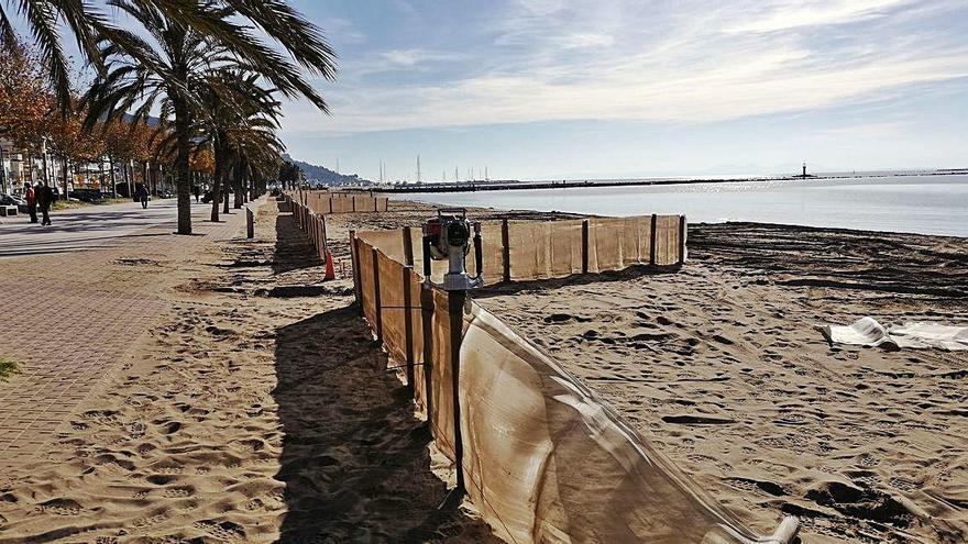 Les teles van de la bocana de la riera Ginjolers a la plaça de les Botxes, i també n&#039;hi ha a la platja de la Punta.