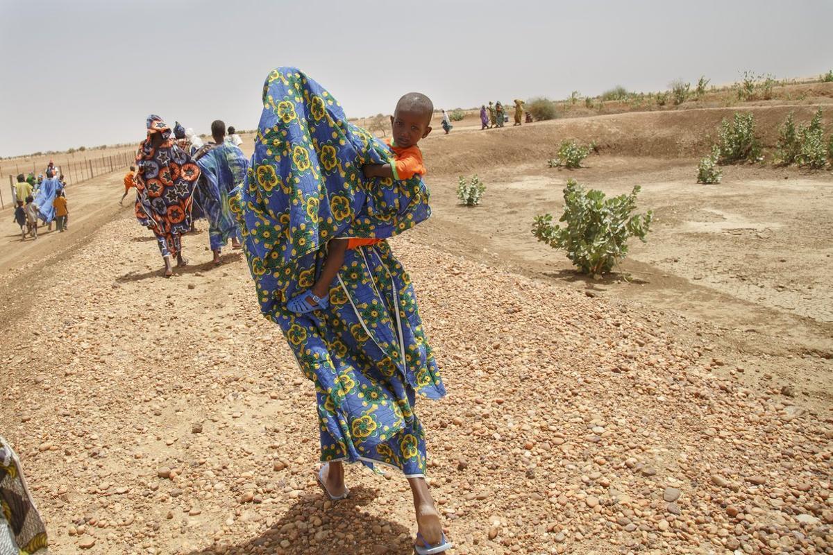 02/06/2017. Visita al programa de Save the Children ’Cash for work’ que ayuda a las poblaciones a construir diques y huertos el 02 de Junio de  2017, en Roumane Thielel, en la regiÃ³n de Gorgol, Mauritania. (Pablo Blazquez / Save the Children)