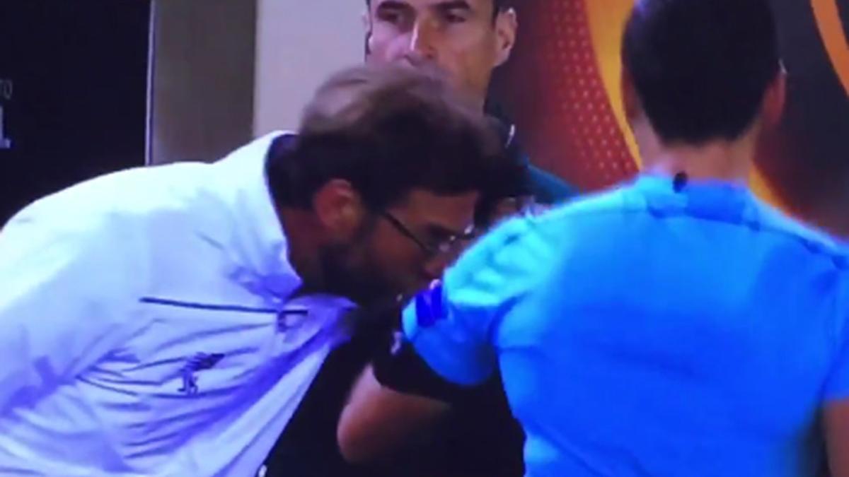 Klopp y Marcelino, en una de las imágenes del partido