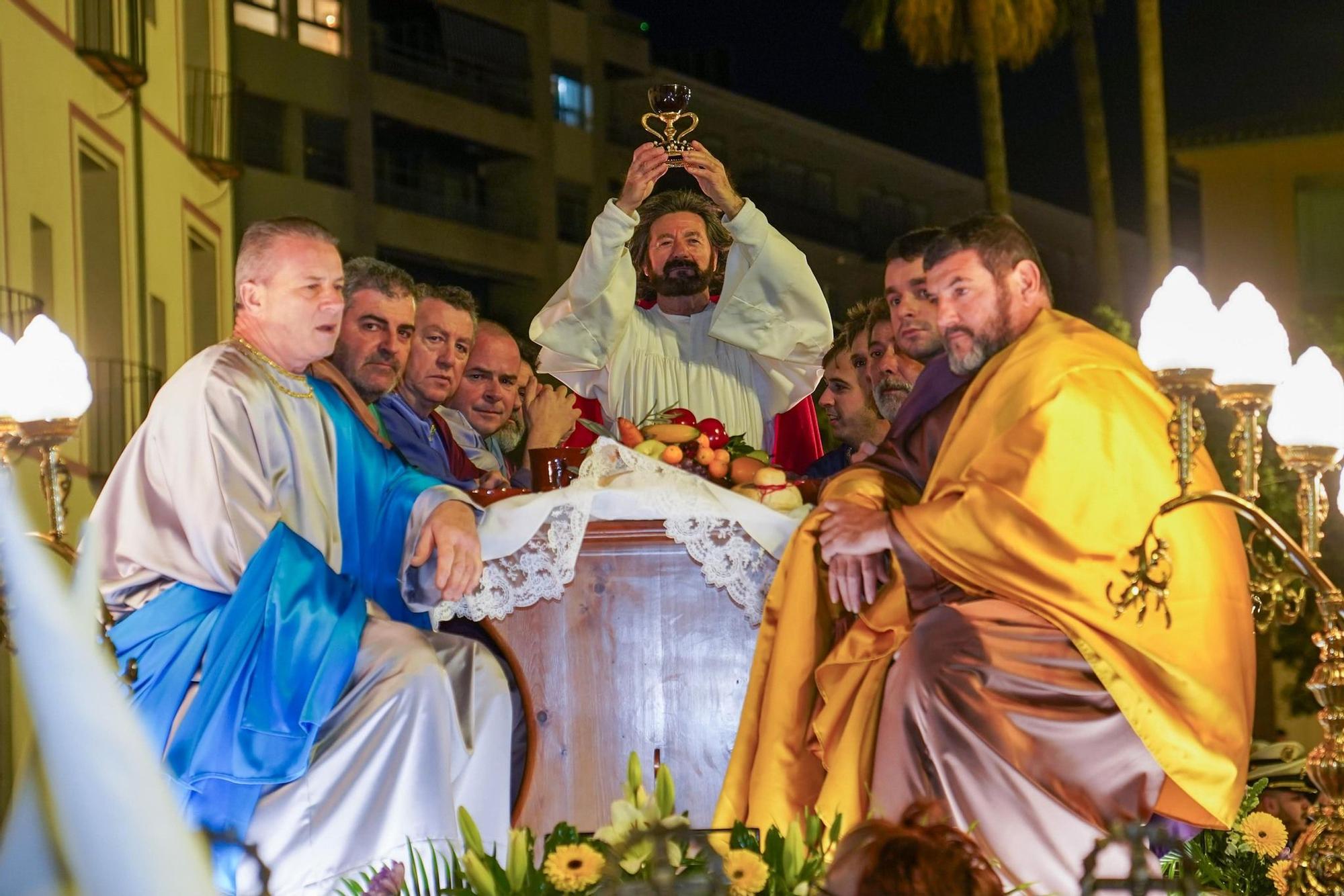 La única cofradía de España que procesiona en Semana Santa con personas sobre un paso cumple 50 años