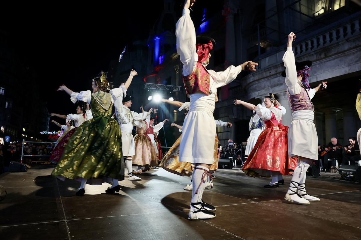 Bailes Tradicionales a pie de Ayuntamiento en las Fallas 2026