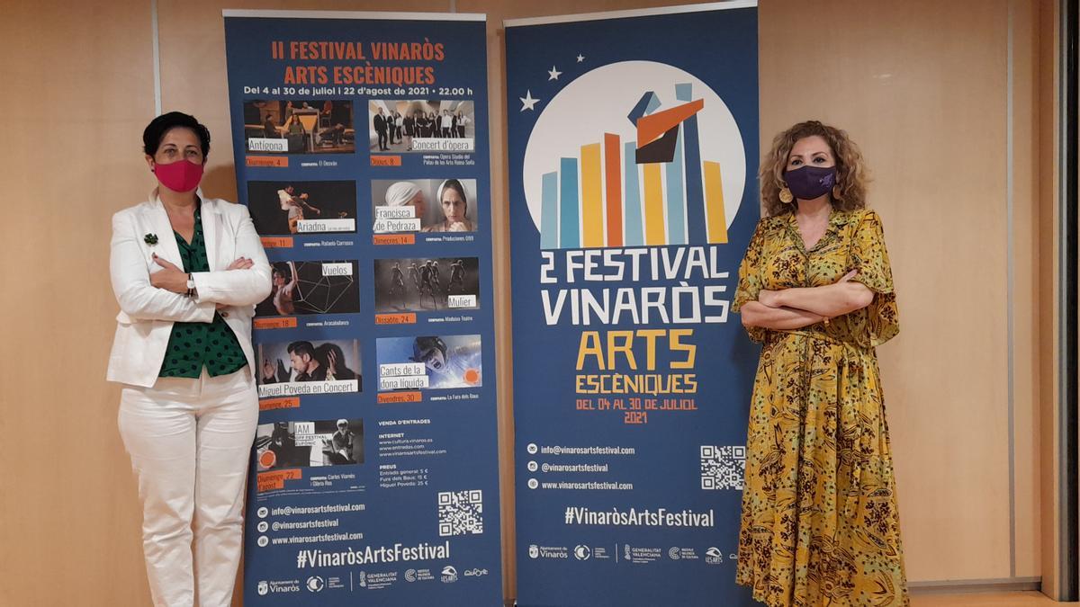 La edila de Cultura de Vinaròs (d) y la técnico del área presentaron la programación de la segunda edición del festival.