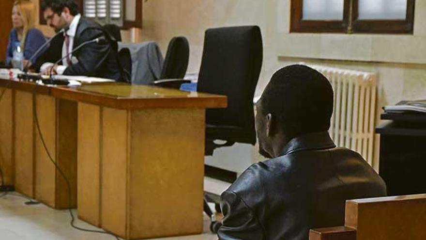 El procesado, de 42 años y origen senegalés, durante el juicio celebrado en la Audiencia de Palma.