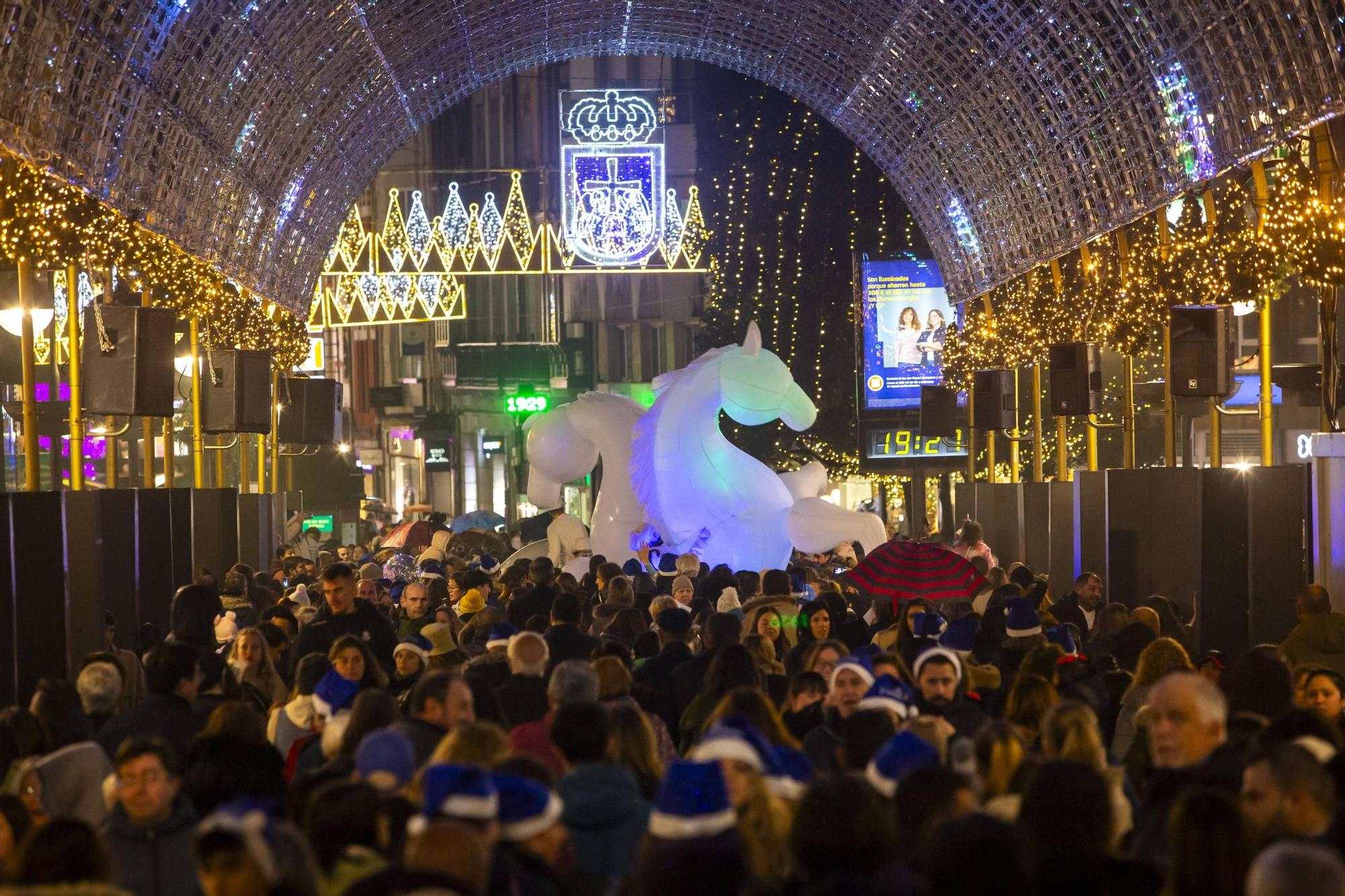 EN IMÁGENES: Así fue el encendido de la iluminación navideña en Oviedo