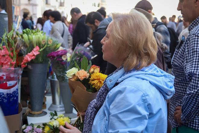 EN IMÁGENES | Así ha sido el primer mercado de las flores en Badajoz