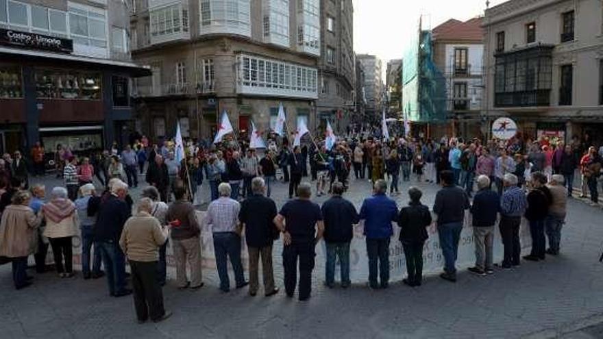 Participantes en la protesta de ayer. // Gustavo Santos