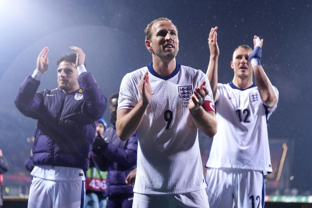 Harry Kane, capitán de Inglaterra, celebra el triunfo contra Letonia.