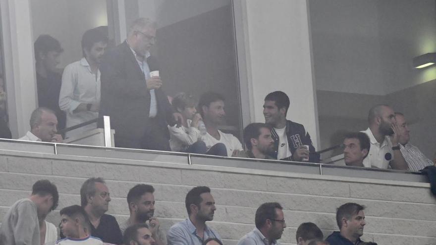 Carlos Alcaraz y Juan Carlos Ferrero, en el estadio Martínez Valero