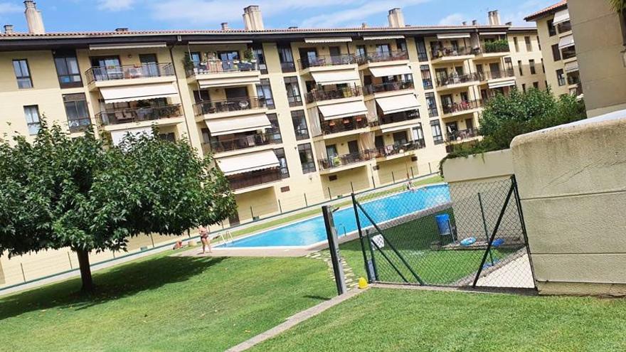 Pis amb piscina a la venda a Girona.