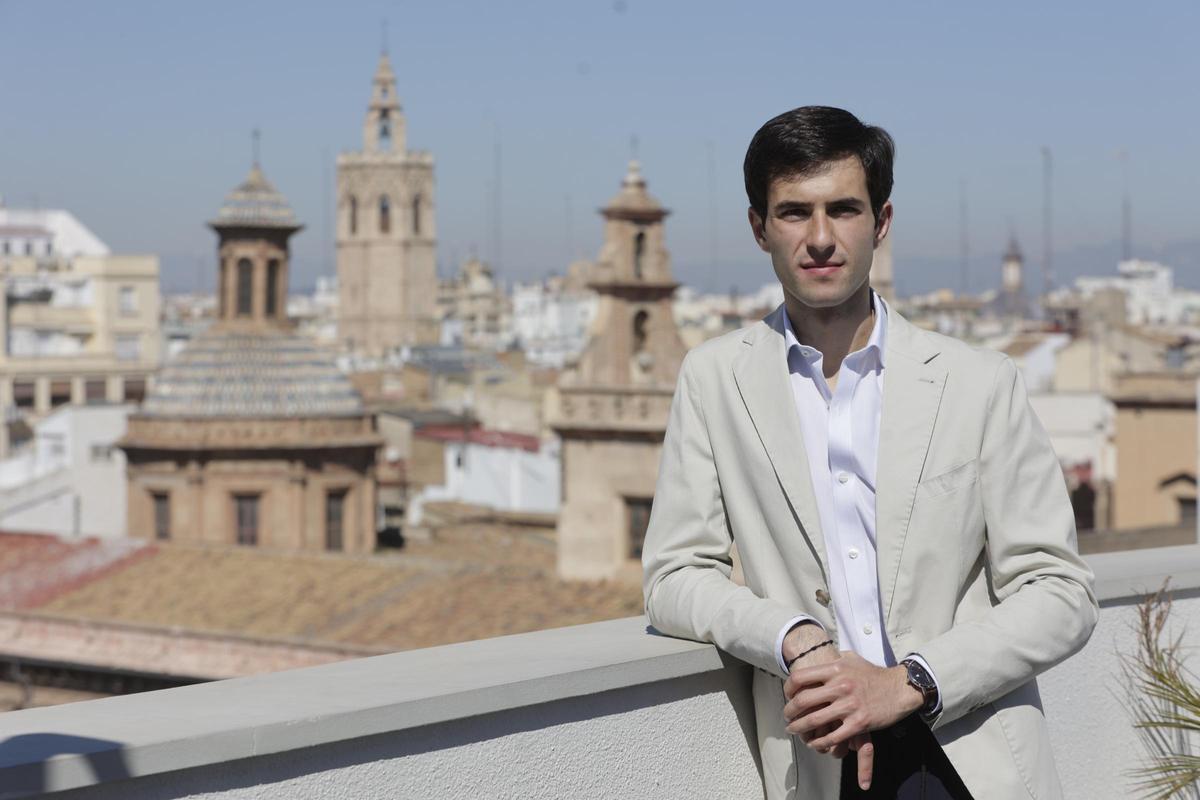 El ganadero Pedro Jovani junto a los toreros Román y Samuel Navalón, encandilan en las tertulias taurinas de Levante-EMV El ganadero Pedro Jovani junto a los toreros Román y Samuel Navalón, encandilan en las tertulias taurinas de Levante-EMV