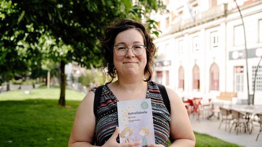 Rita Doallo, escritora de 'Astralistoria': «Na literatura infantil non hai temas tabú»
