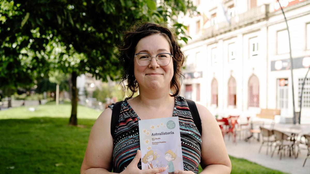 Rita Doallo, co seu libro 'Astralistoria"