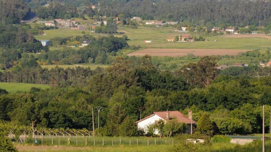 Una vista del rural estradense, que regularizó centenares de inmuebles desde 2012. // Bernabé / Javier Lalín