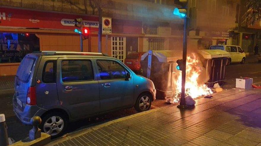 El incendio de un contenedor alerta a los vecinos de Mas de Gaminde