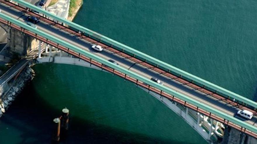 Imagen del puente de A Barca entre Poio y Pontevedra.