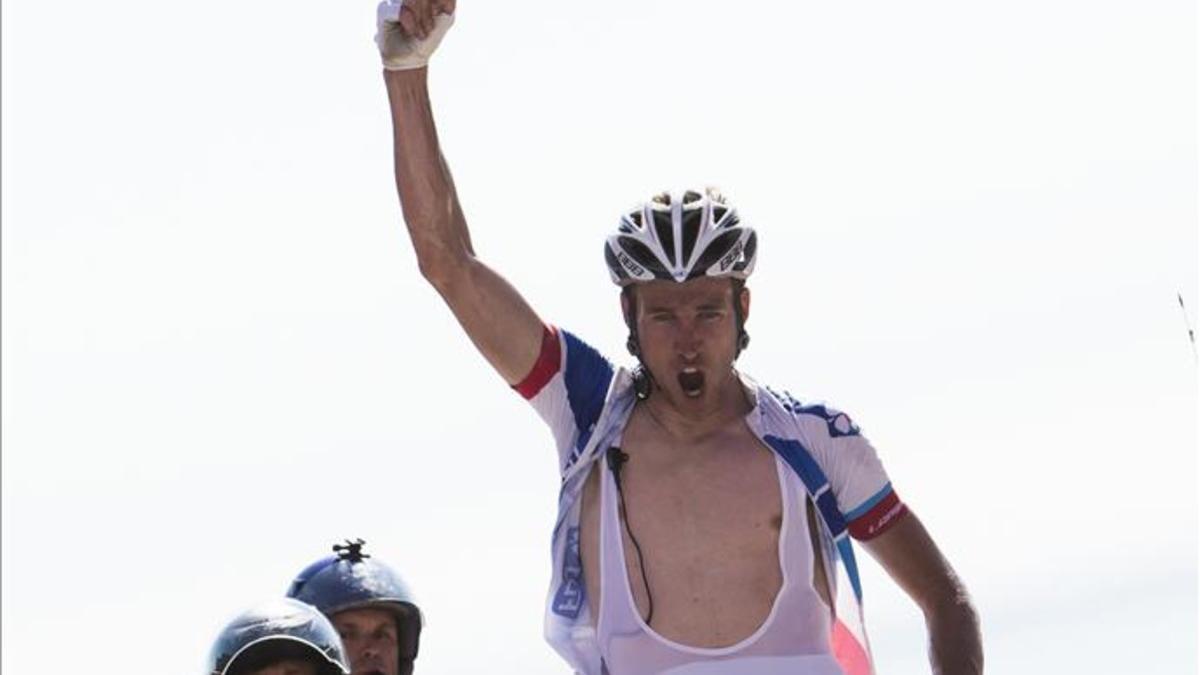 Alexandre Geniez celebra su victoria en la tercera etapa de la Vuelta a España