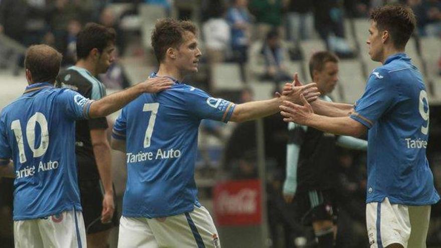 Por la izquierda, Sergio García, Susaeta y Señé, durante el partido ante el Celta B.