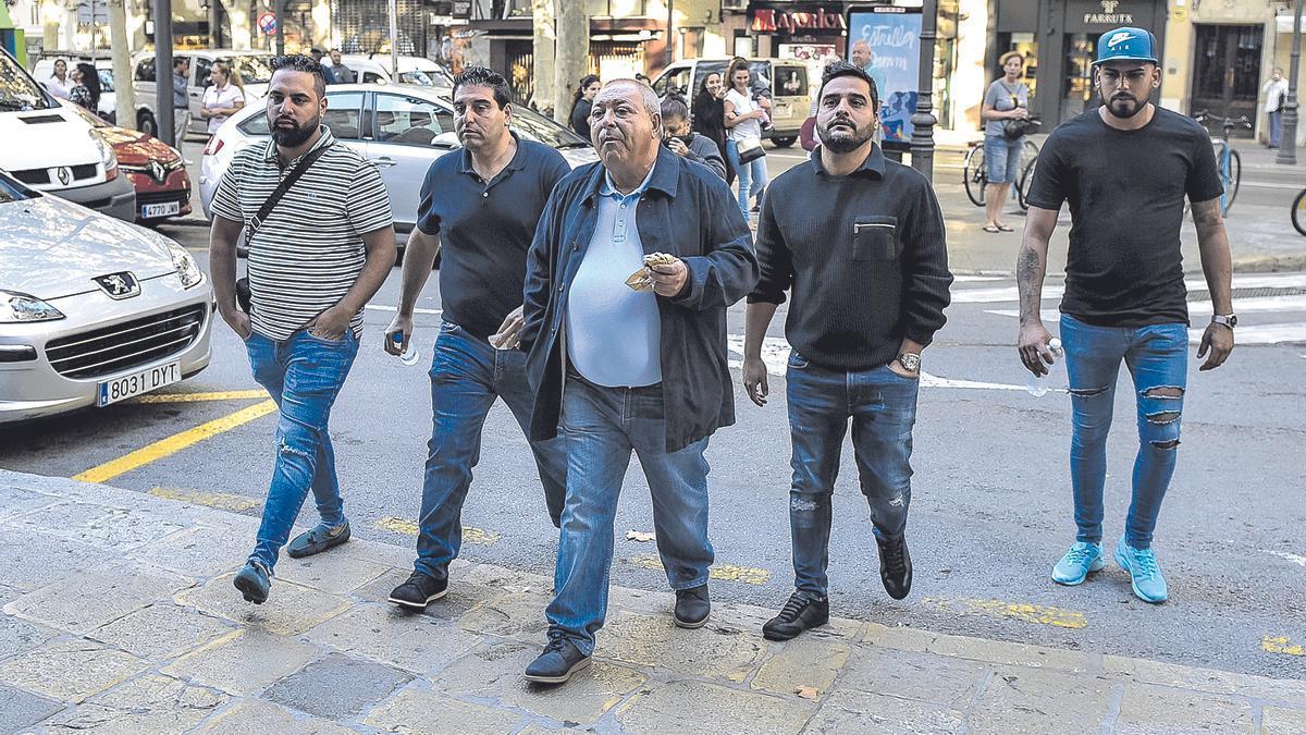 El Pablo y todo su clan, a su llegada a la Audiencia.