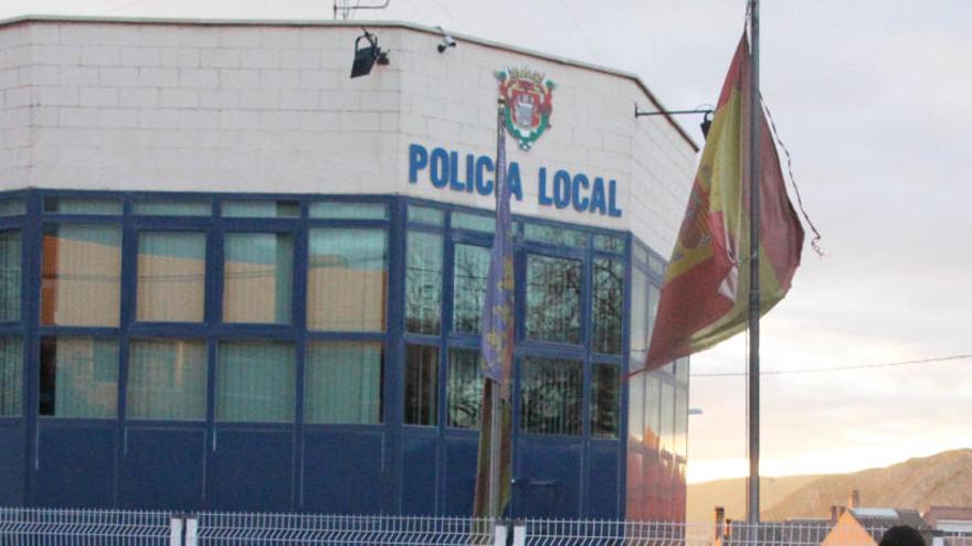 Fotografía de archivo de la Policía Local en Petrer.