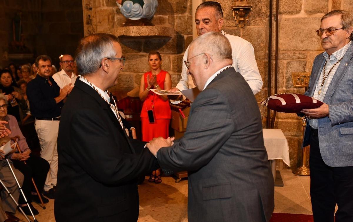 Otra entrega de la asociación meca.