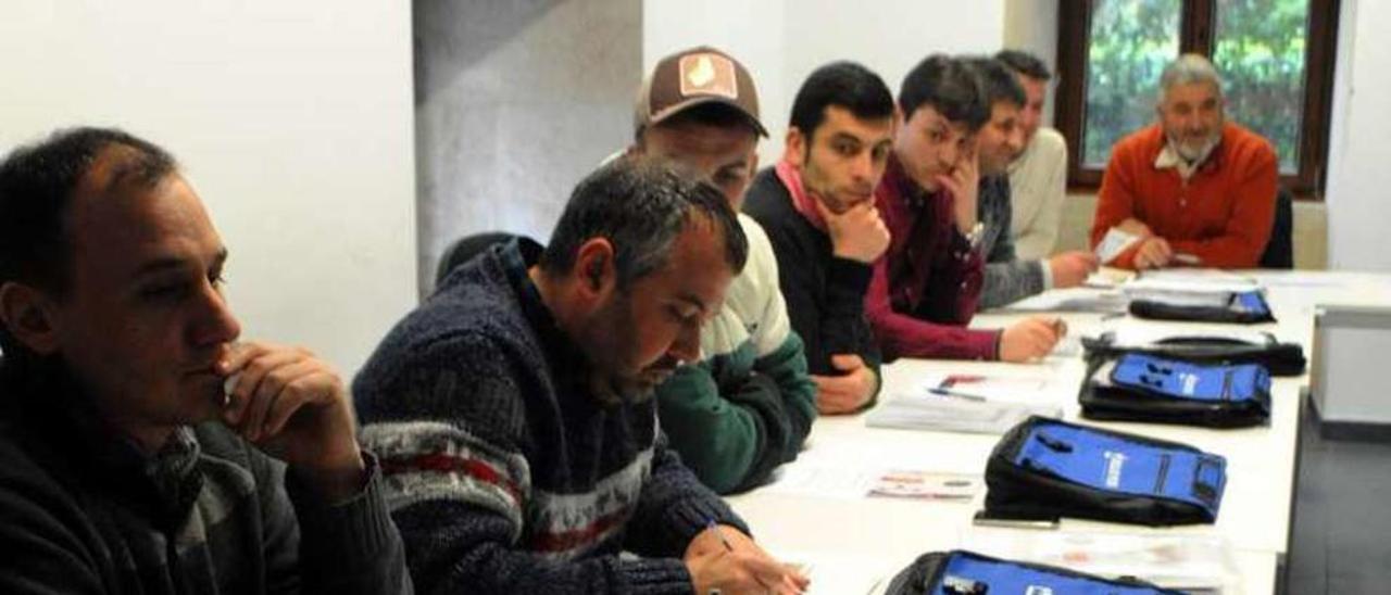 Alumnos del primer curso de drones de Vista Real. // Iñaki Abella