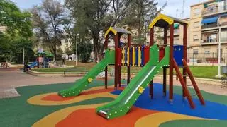 Elda renueva los juegos infantiles del Parque de Las 300
