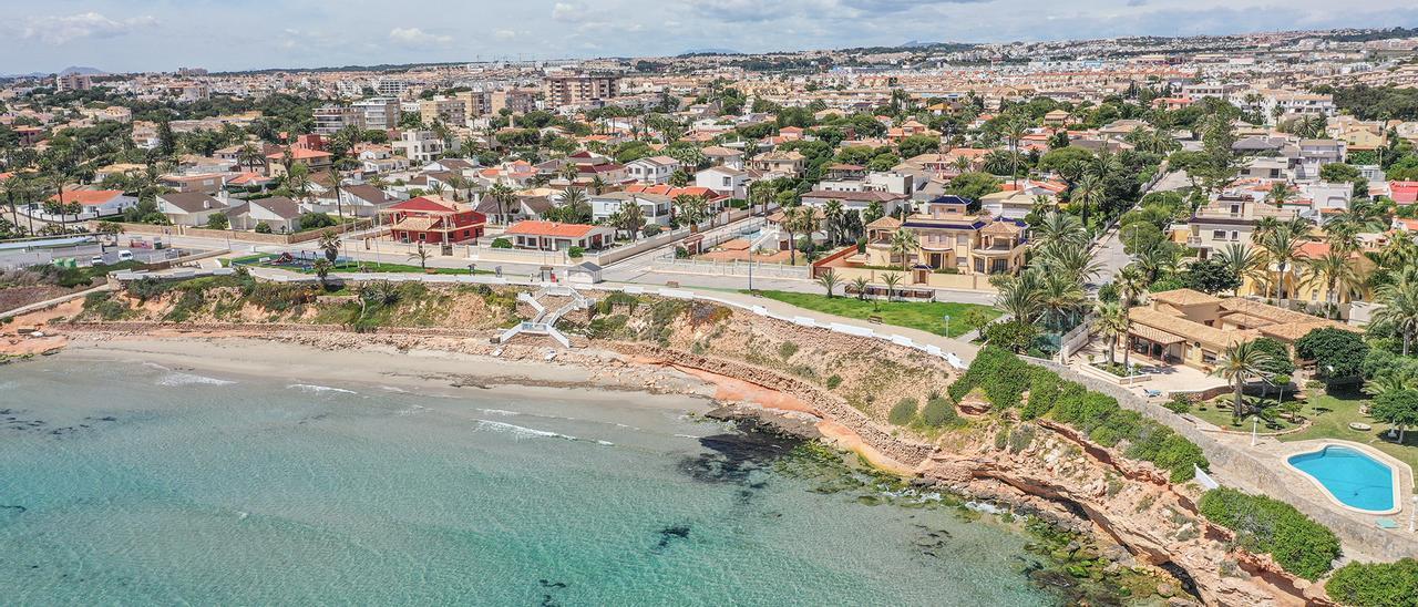 Imagen aérea de la primera línea de Orihuela Costa