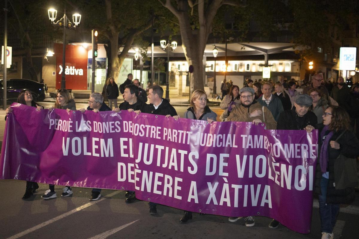 Todas las fotos de la manifestación del 25N en Xàtiva