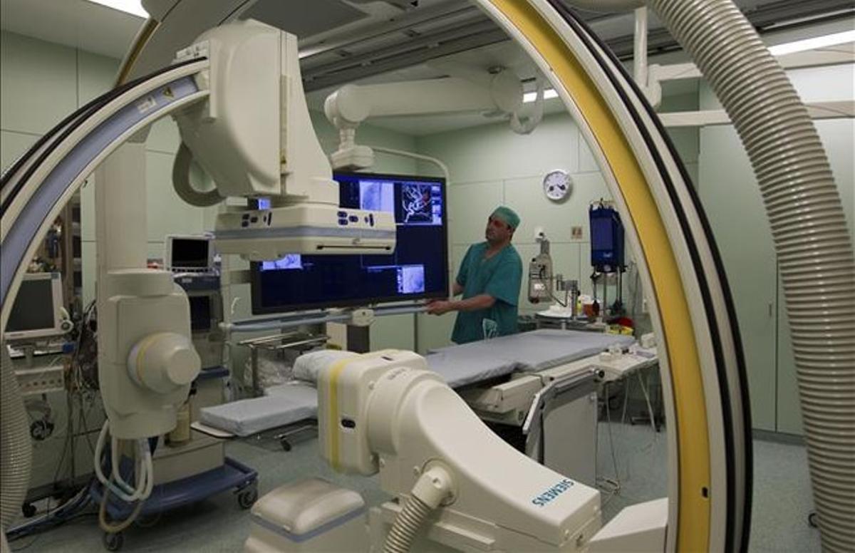 Personal sanitari en una de les instal·lacions de l’Hospital Clínic de Barcelona. Personal sanitari en una de les instal·lacions de l’Hospital Clínic de Barcelona.