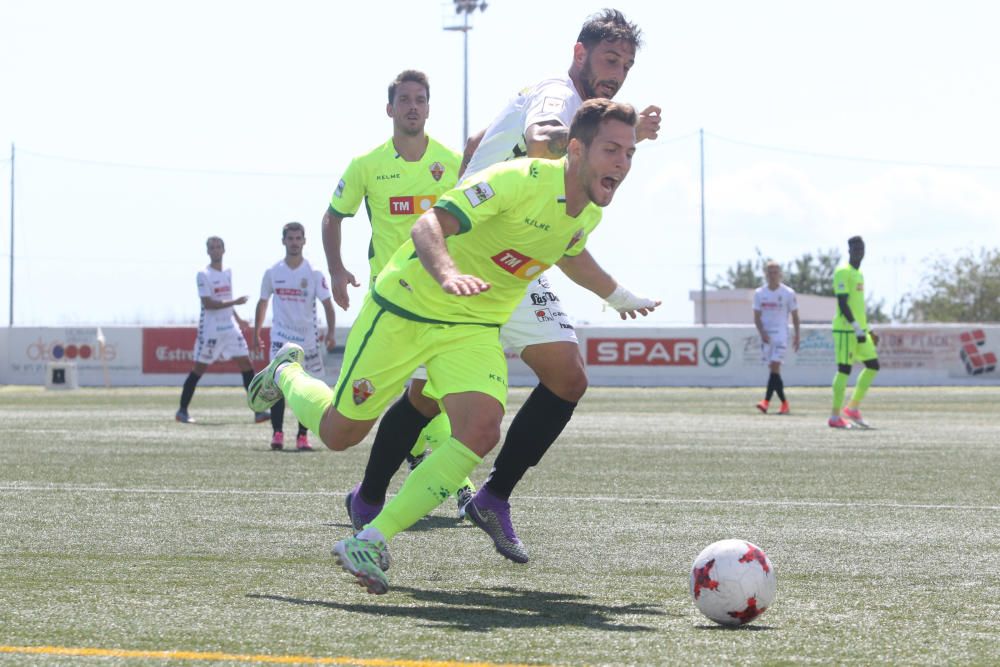 El Elche sufre para ganar y llega al derbi copero como líder