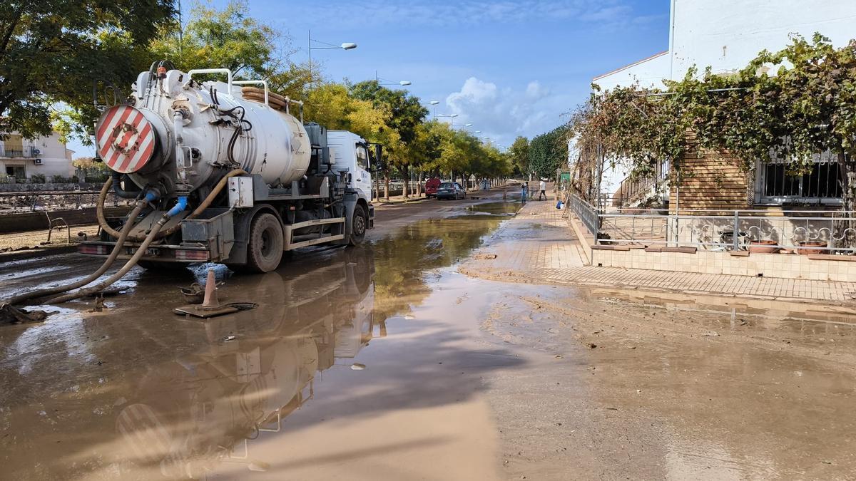 Vista de las calles de Utiel que se anegaron.