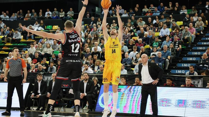 El CB Gran Canaria prolonga por cuarto curso consecutivo su mala racha en Miribilla