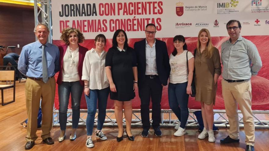 José María Moraleda, Isabel Fernández, María Sánchez, Ana Belén Pérez-Oliva, EduardoSalido, Verónica Navarro, Eulalia Campos y Miguel Blanquer en el encuentro con pacientes. | L.O.