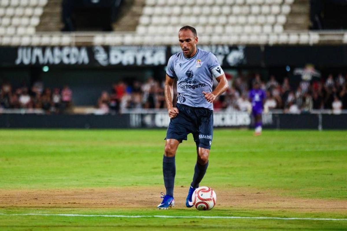Nacho Martínez, del FC Cartagena, durante el Trofeo Carabela de Plata celebrado en el Cartagonova.