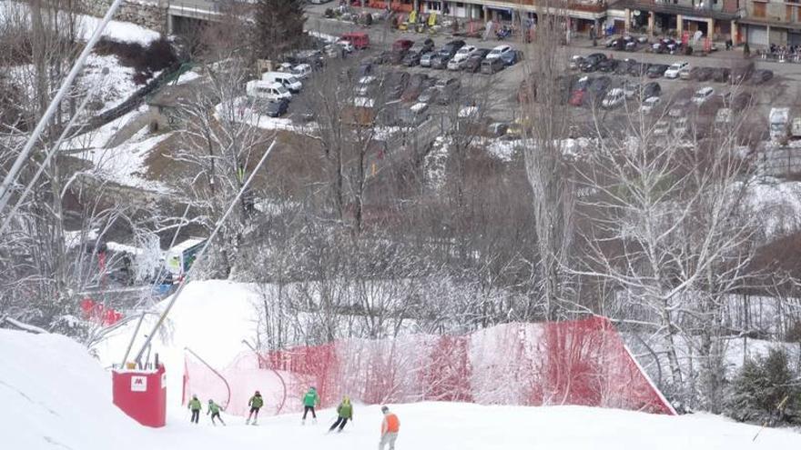 Los esquiadores abarrotan las pistas tras las últimas nevadas