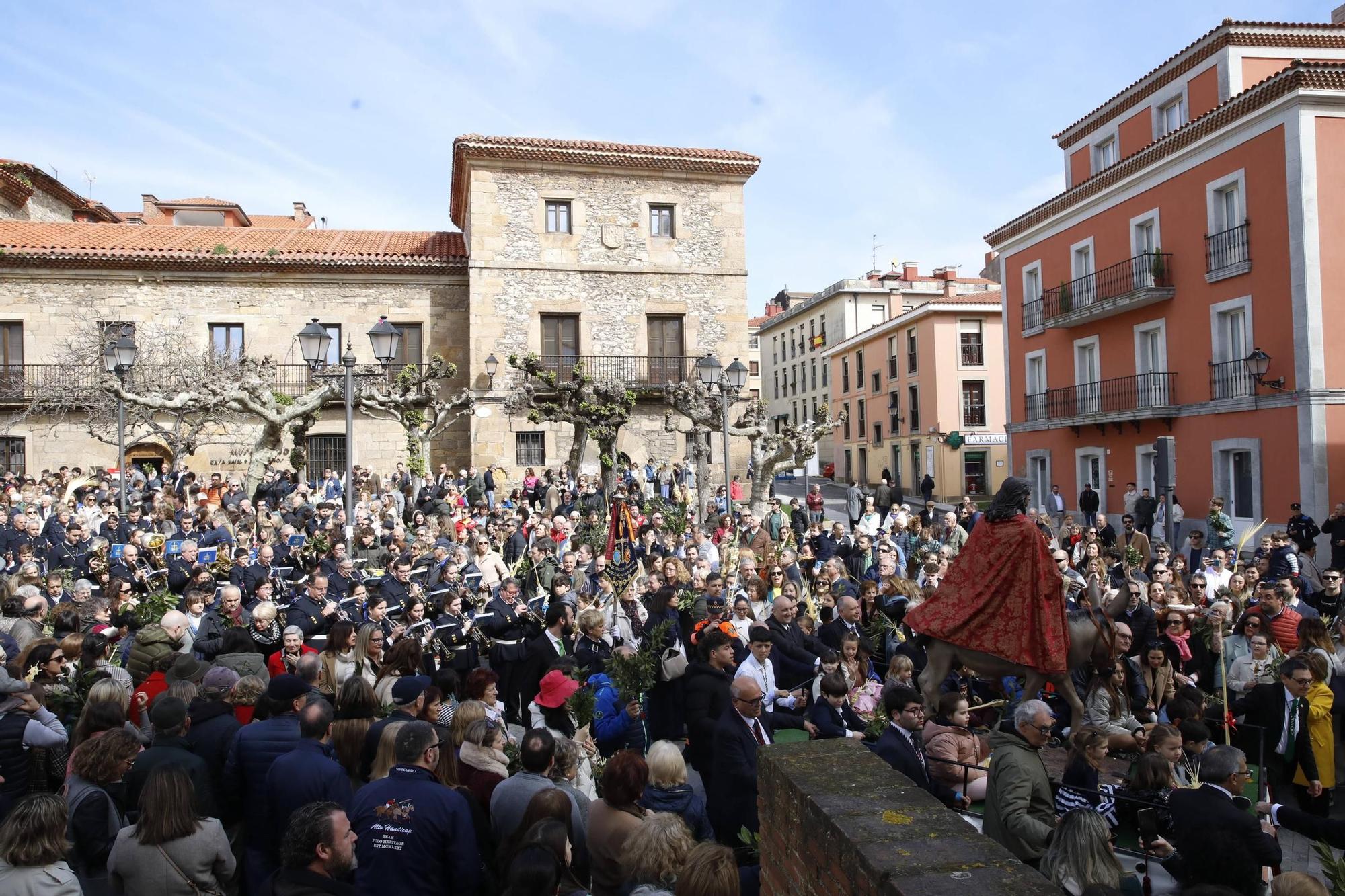 EN IMÁGENES: Gijón procesiona para celebrar el Domingo de Ramos