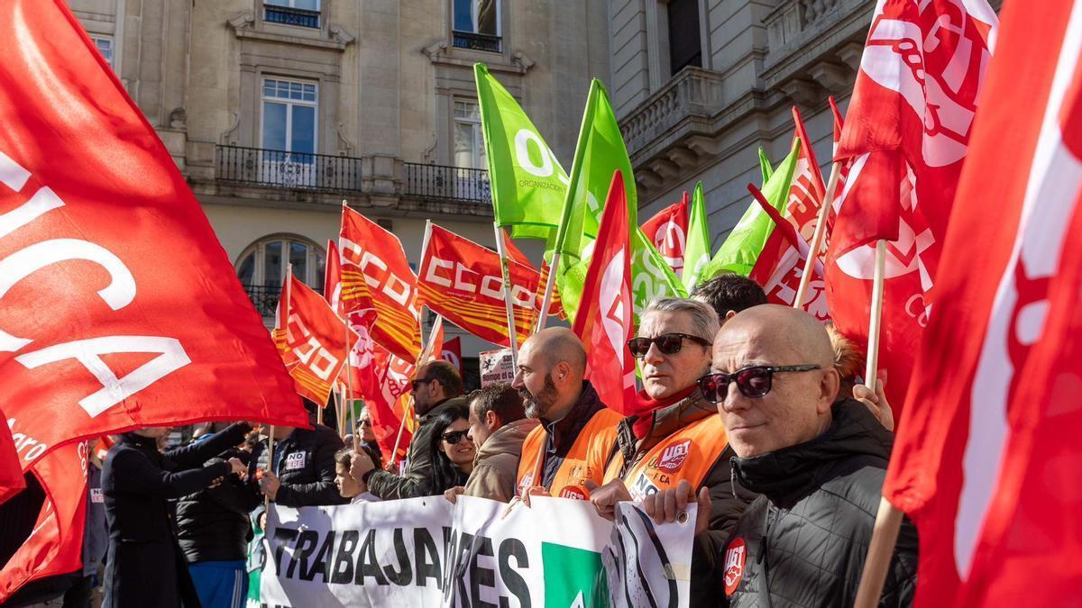 Los trabajadores de Mann Hummel protestan en Zaragoza por el ere de la empresa