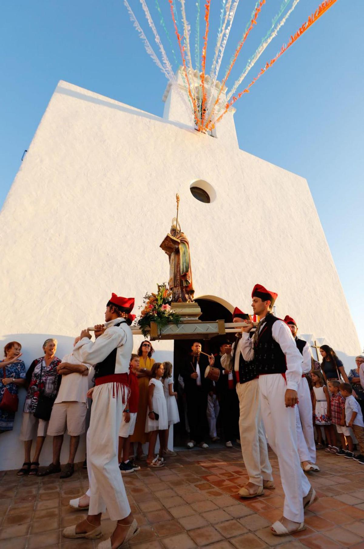 La tradicional procesión se celebrará esta tarde después de la misa. | J.A. RIERA