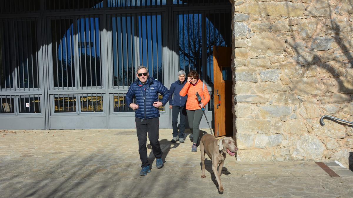 Un grup d'amics de visita al santuari de Queralt aquest dissabte al matí.