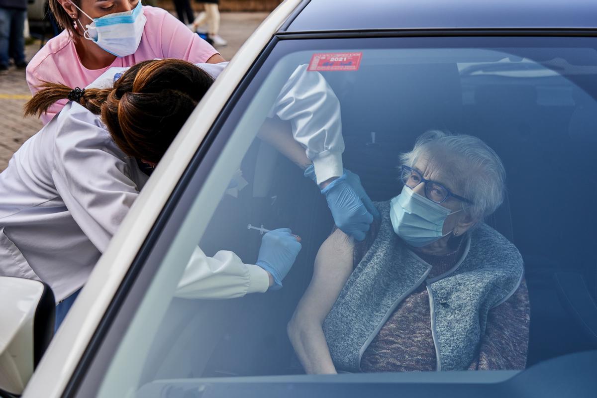 Espanya podria vacunar 10 vegades més que ara si arribessin les dosis